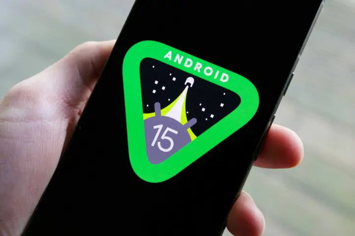 "Google выпускает Android 15 Developer Preview 2 с новыми функциями: улучшенная спутниковая связь, поддержка защитного экрана на складных устройствах и обновления NFC"