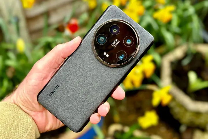 "Xiaomi 14 Ultra: обзор нового Android-смартфона с камерой от Leica и уникальным комплектом аксессуаров"