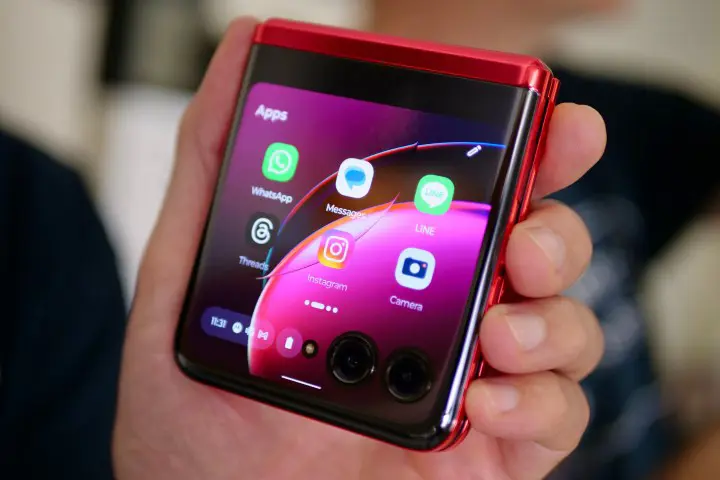 "Motorola готовит новый складной смартфон Razr 50 Ultra"