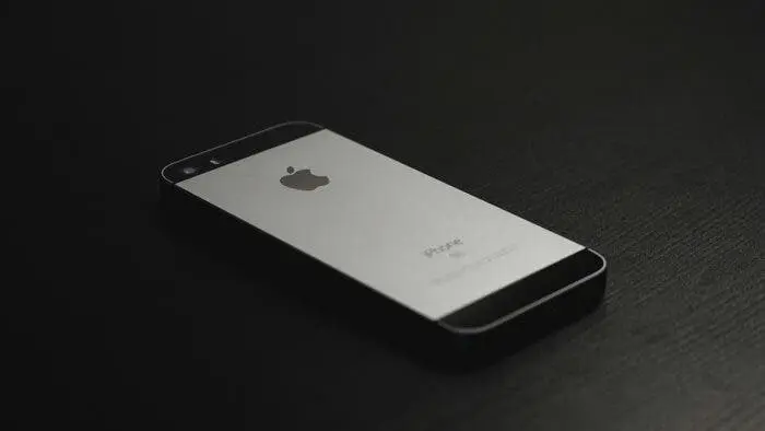 "Винтажные и устаревшие продукты Apple: история iPhone 5s и iPod Touch 6"